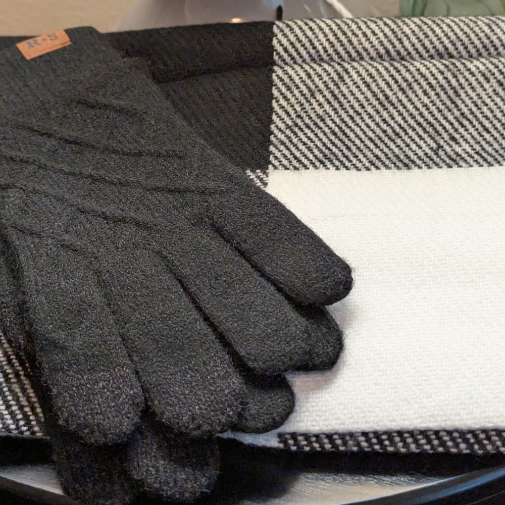 NWOT Black & White Scarf & Gloves Set